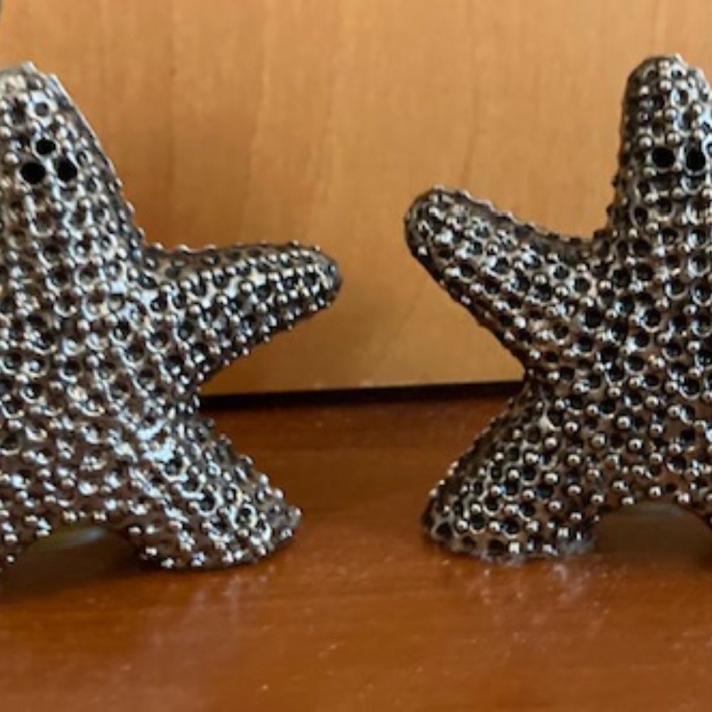 Salt & Pepper Shakers / Metal / Starfish Shaped.
